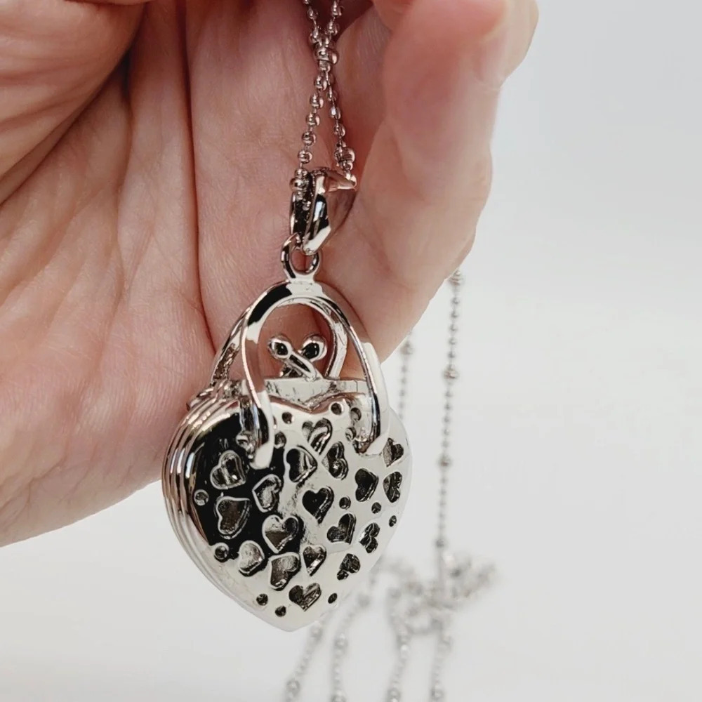 NWOT Heart Purse Shape Pendant Silver Rhodium Necklace - Picture 5 of 6